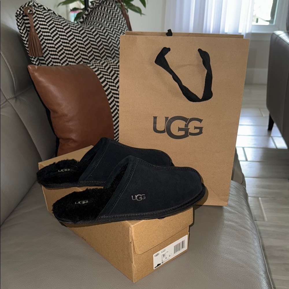 UGG W Pearle black slippers New!
